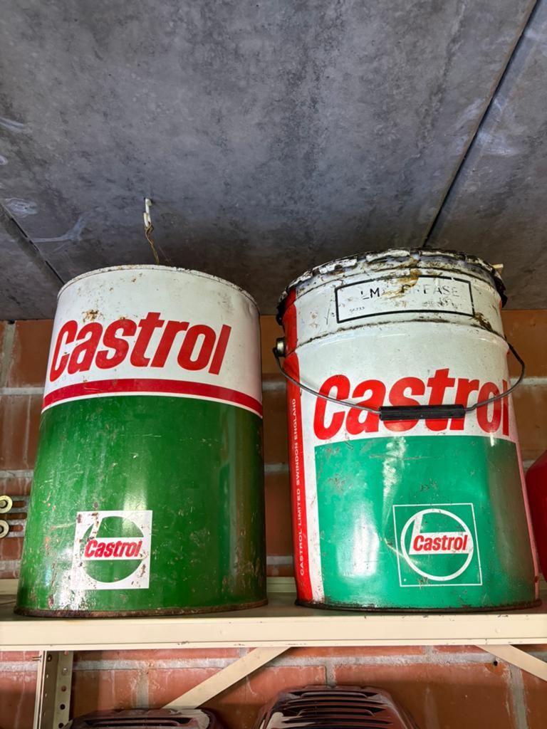 Oude castrol grote blikken, Ophalen, Zo goed als nieuw