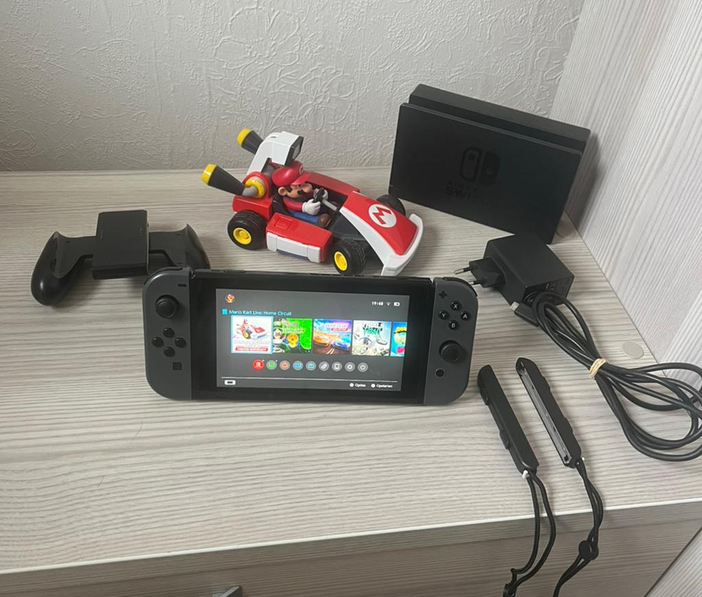 Nintendo Switch V2 + Games, Games en Spelcomputers, Ophalen, Zo goed als nieuw