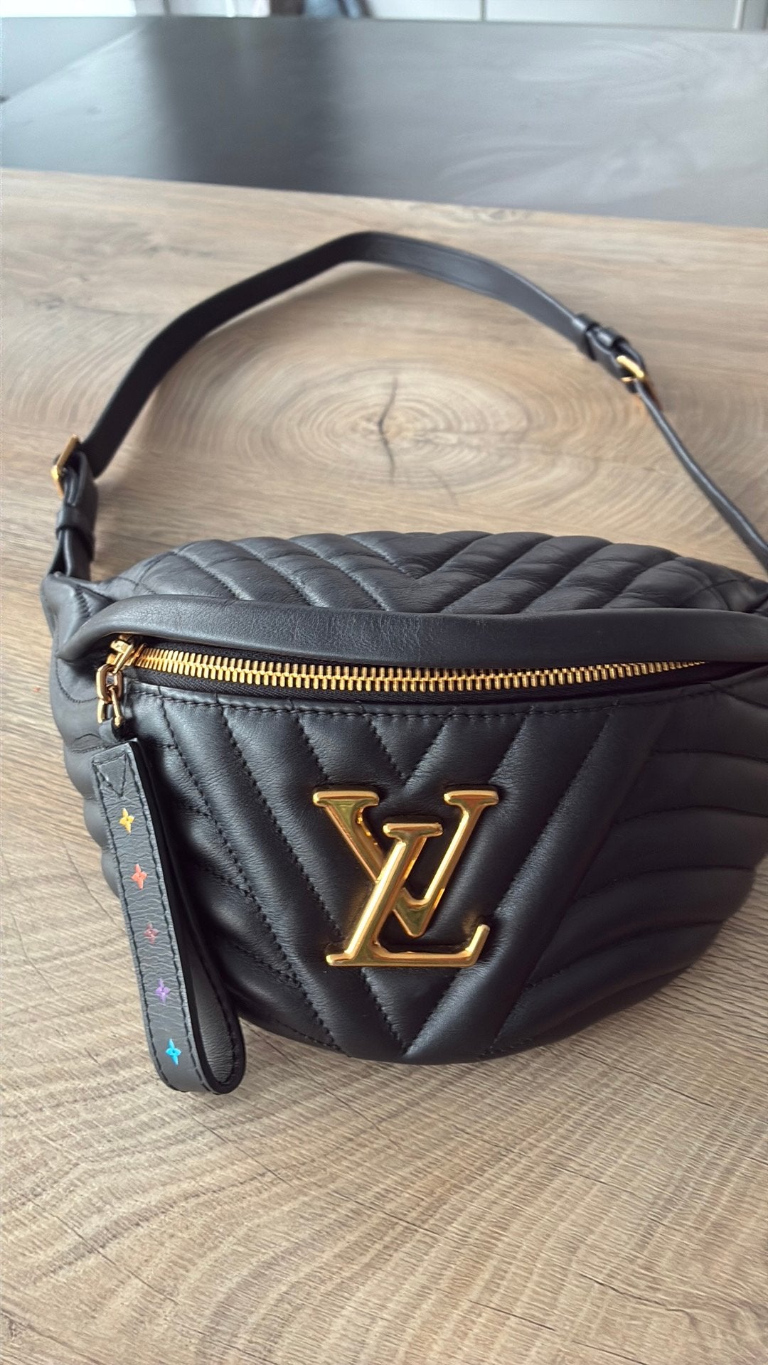 Lv new wave bumbag, Ophalen of Verzenden, Zo goed als nieuw