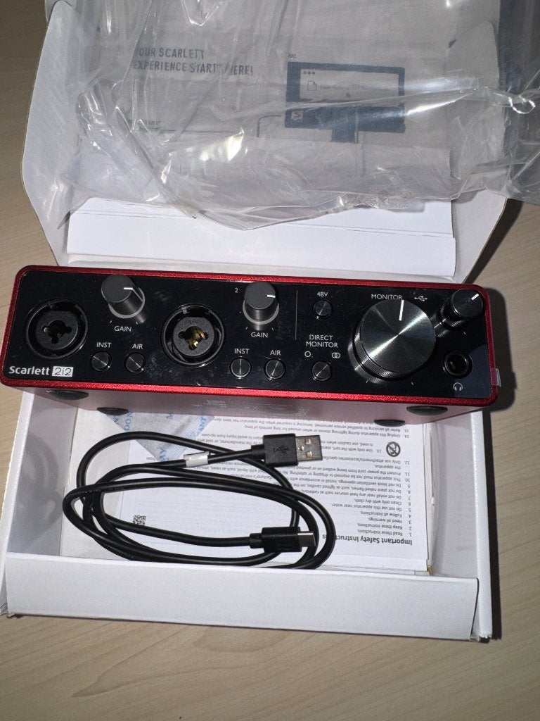 Focusrite Scarlett 2i2 (3rd Gen), Muziek en Instrumenten, Midi-apparatuur, Zo goed als nieuw, Ophalen of Verzenden