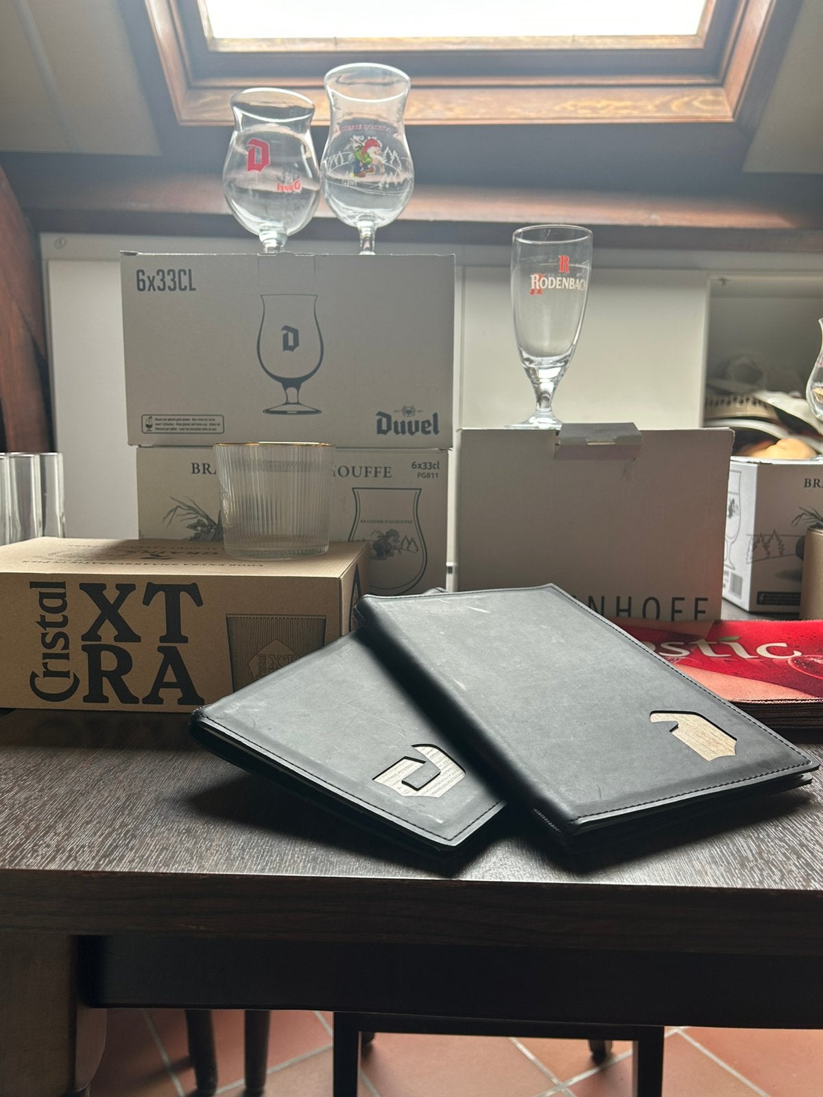 Glazen boekjes en tafeldoekjes, Verzamelen, Ophalen, Zo goed als nieuw, Bierglas