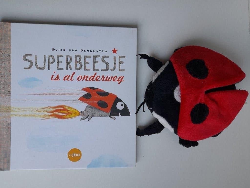 Superbeesje is al onderweg.  Boek met knuffel., Ophalen of Verzenden, Zo goed als nieuw