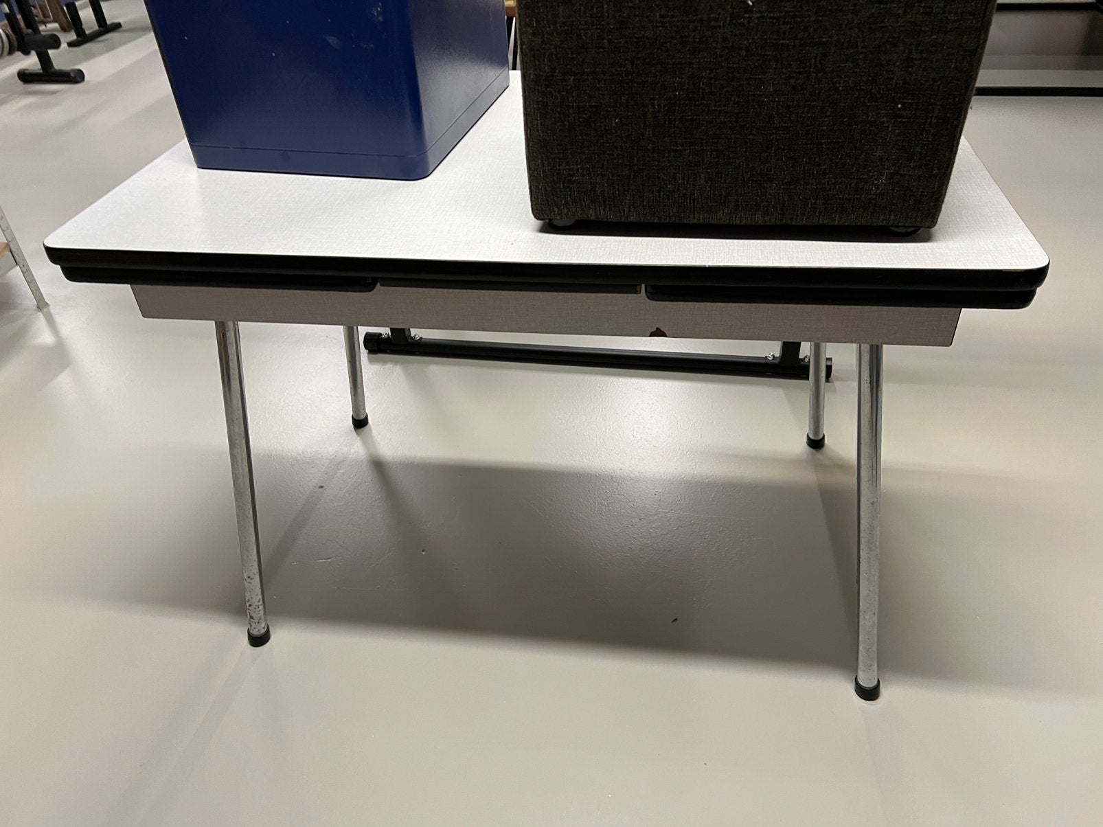 Table pliante GRATUITE, Maison & Meubles, 100 à 150 cm, Enlèvement, Utilisé, 50 à 100 cm