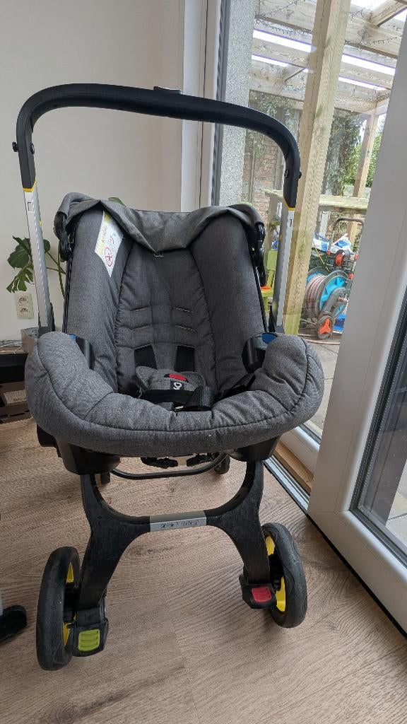 Doona autostoel, isofix en accessoires met gratis voetenzak, Kinderen en Baby's, Autostoeltjes, Gebruikt, Isofix, 0 t/m 13 kg