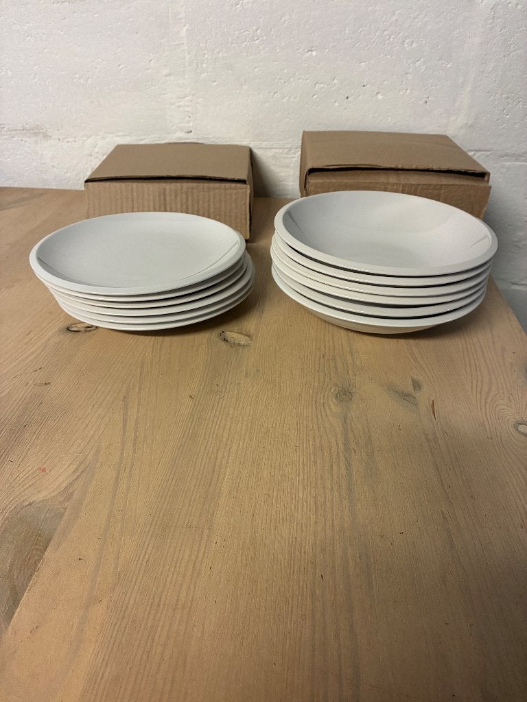 Borden  diepe en platte, Huis en Inrichting, Ophalen, Overige materialen, Overige merken, Nieuw