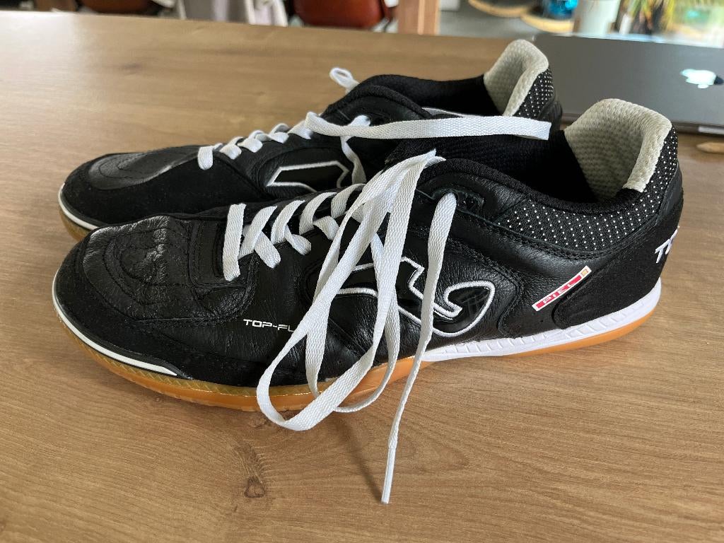 Joma zaalvoetbalschoenen, Sport en Fitness, Ophalen of Verzenden, Zo goed als nieuw, Schoenen