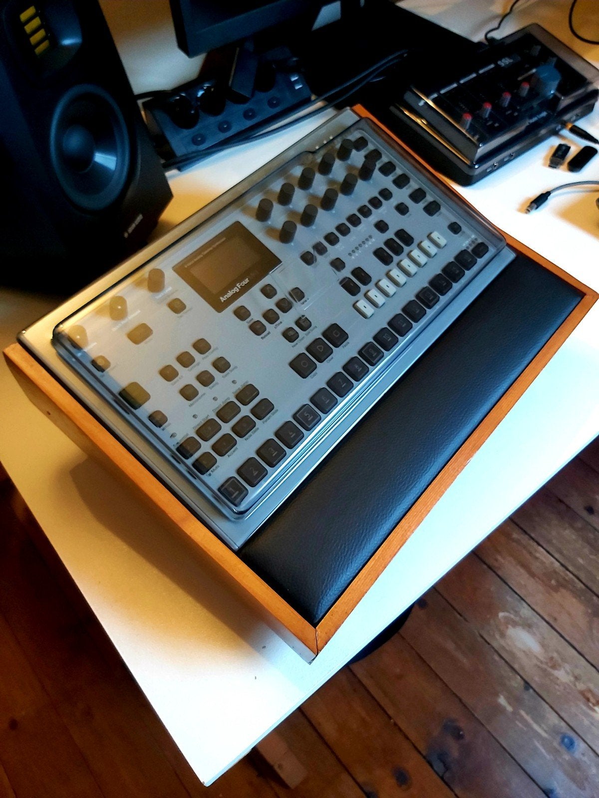 Elektron Analog Four, Enlèvement, Comme neuf