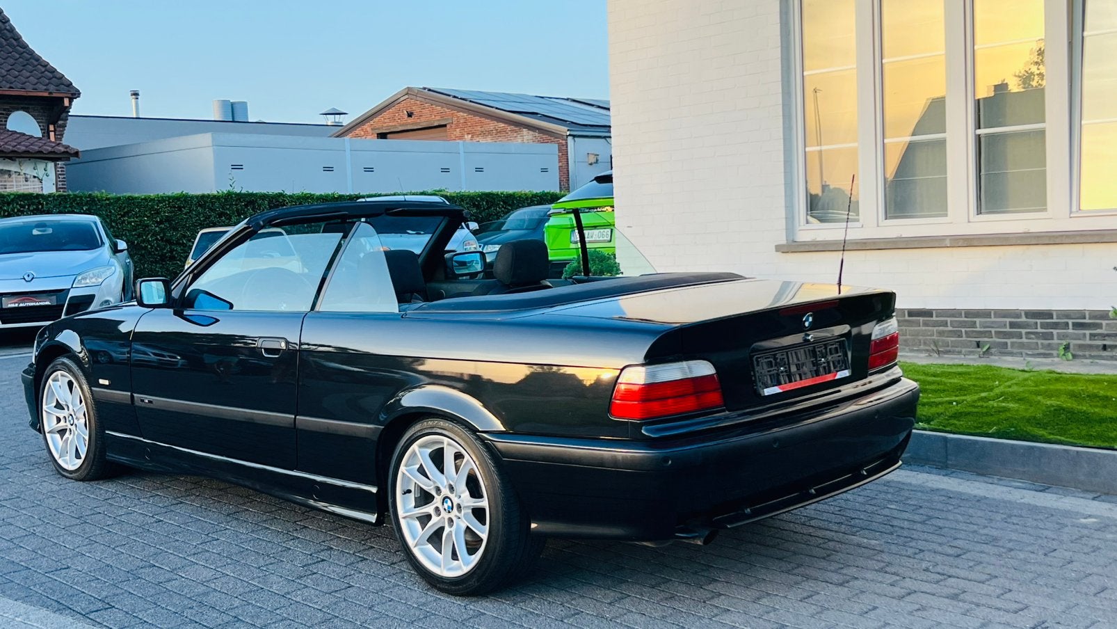 BMW 320i * CABRIO * M PACK * 6 CILINDERS * 6 CILINDERS, Auto's, Euro 2, 110 kW, Cabriolet, Zwart