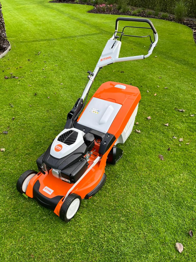 Stihl grasmaaier RM 655RS (met rol/wals), Tuin en Terras, Grasmaaiers, Zo goed als nieuw, Benzine-grasmaaier, 50 cm of meer, Cirkelmaaier