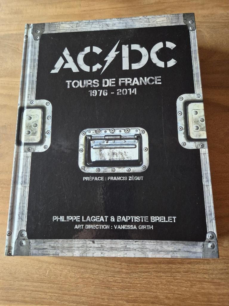 Livre AC/DC - Tours de France 1976-2014, Livres, Musique, Enlèvement, Comme neuf, Autres sujets/thèmes