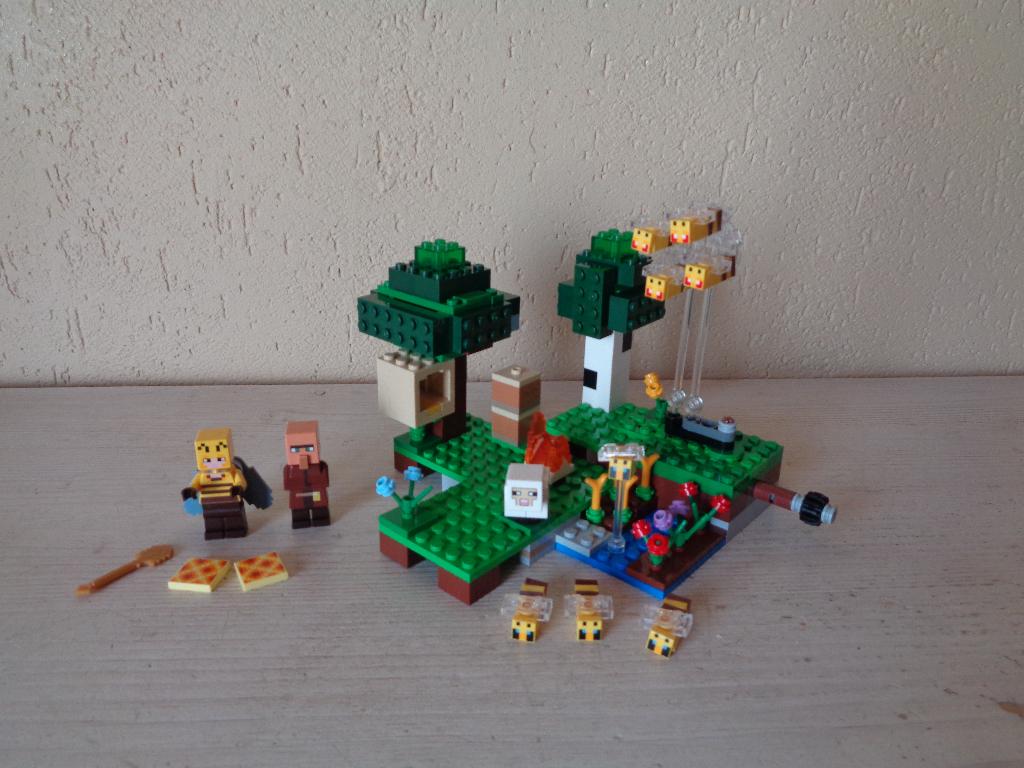 LEGO Minecraft De Bijenhouderij - 21165, Gebruikt, Minecraft, Lego, Ophalen of Verzenden