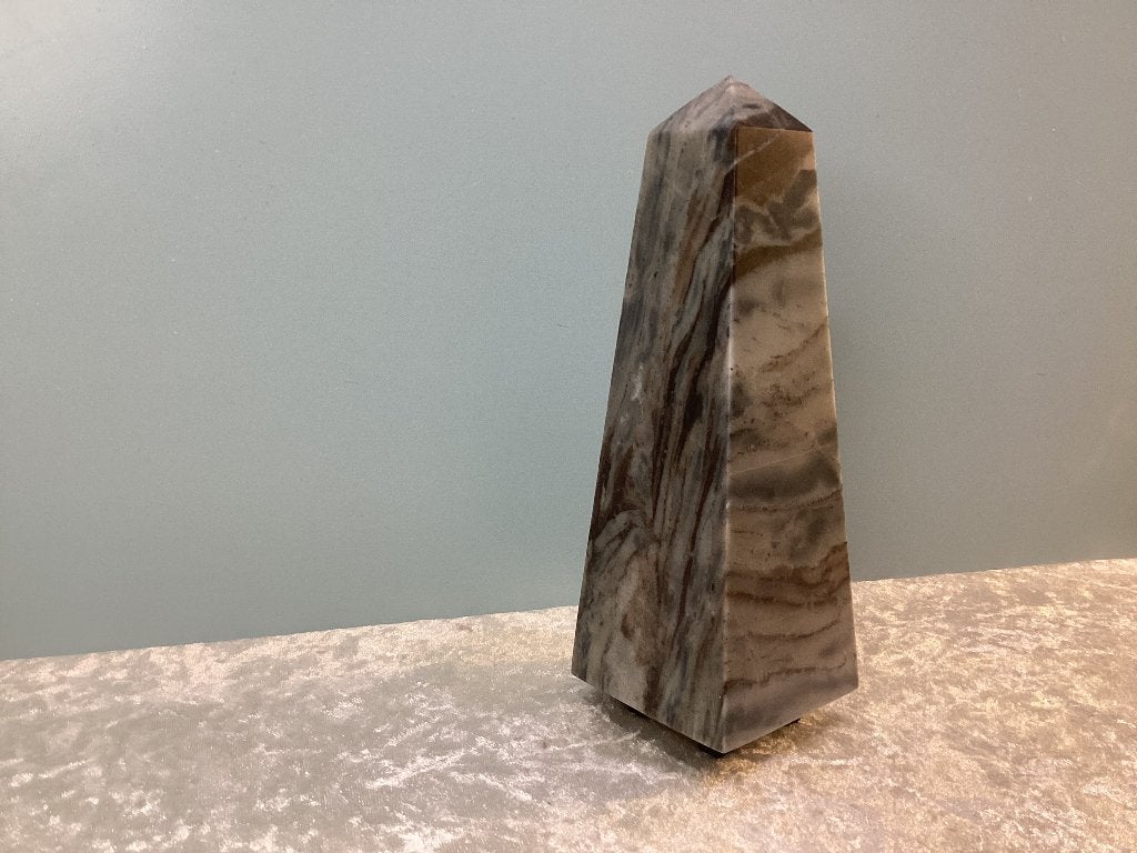Obelisk in grijs marmer. 168/AF., Antiek en Kunst, Ophalen