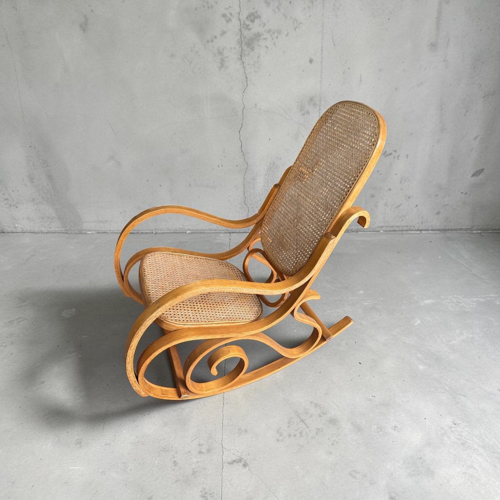 Schommelstoel vintage/ antiek, Verzenden