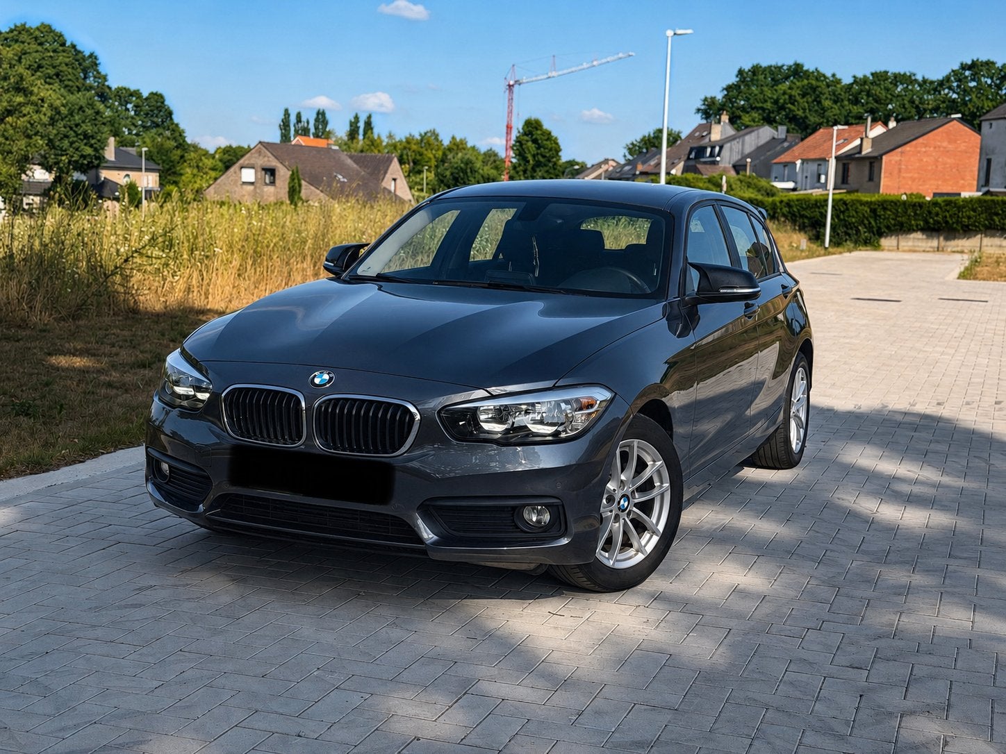BMW 118i 136pk | 2017 | 138.507km | Benzine | Navi | PDC, Auto's, 100 kW, Bedrijf, 5 deurs, Zilver of Grijs
