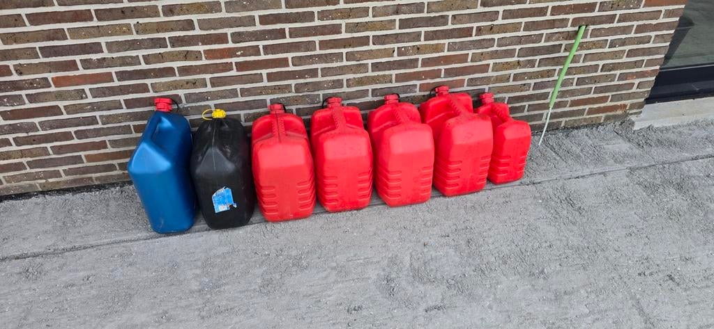 Jerrycans, Ophalen