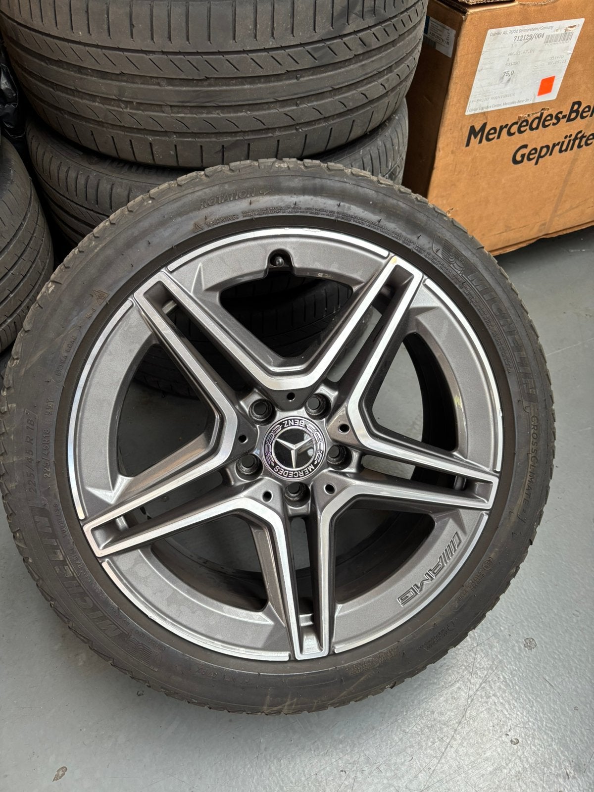 Jante Mercedes AMG 18 ", Enlèvement ou Envoi, 4 Saisons, Pneu(s)