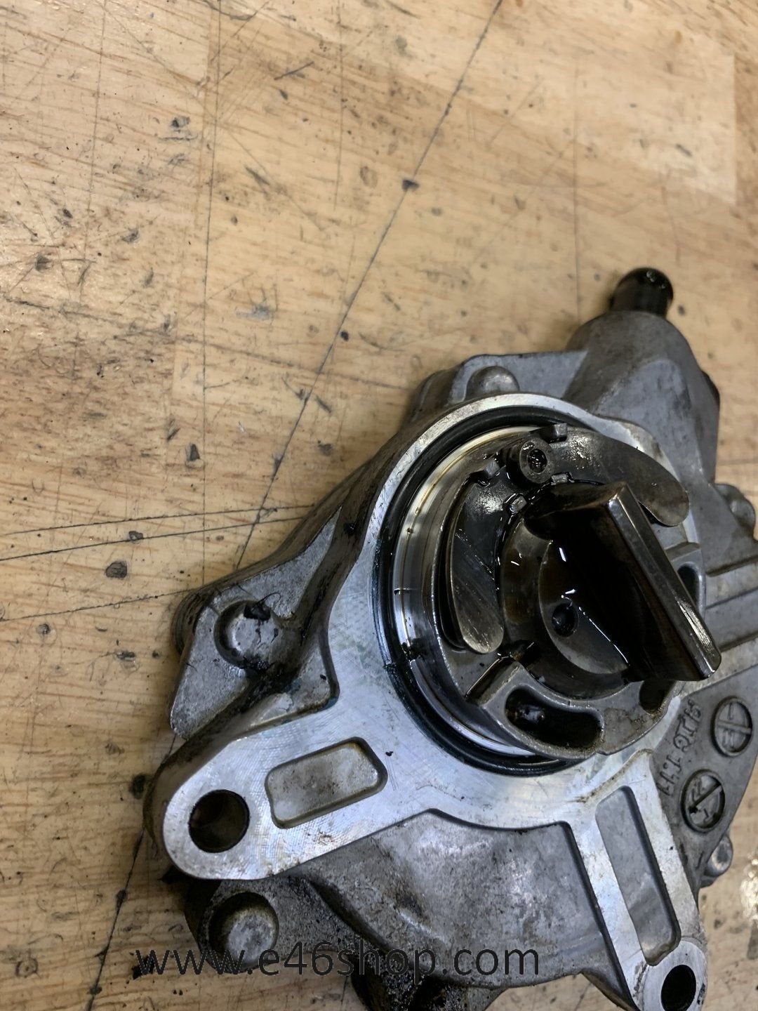 VACUUMPOMP BMW E90 E91 318I 320I N46 MOTOR, Autos : Pièces & Accessoires, -, Utilisé, -, Enlèvement ou Envoi