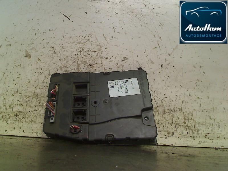 BOITIER FUSIBLES Renault Megane II Grandtour (KM), Utilisé, Renault