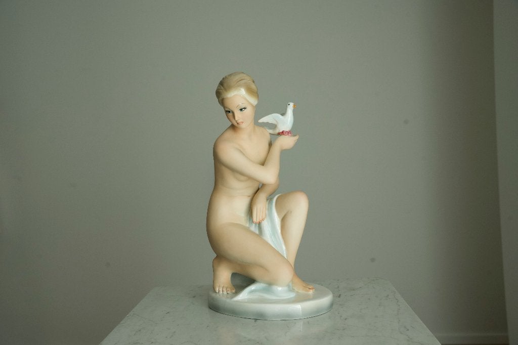 Figurine « Femme avec pigeon » Favaro-Cecchetto 1969, Statue, Enlèvement, Femme, 20 - 50 cm