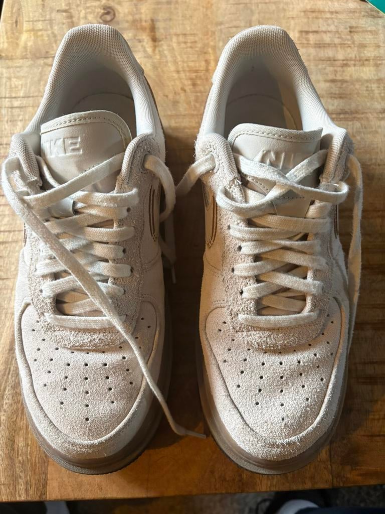 Nike Air force 1 finition Daim - 43, Enlèvement ou Envoi, Comme neuf, Chaussures