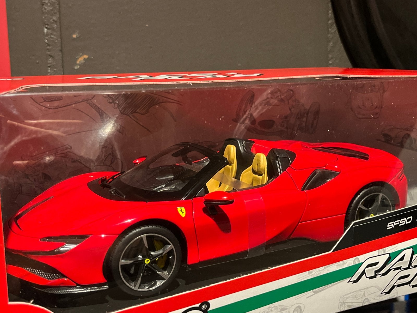 Ferrari SF90 spider, Enlèvement, Comme neuf