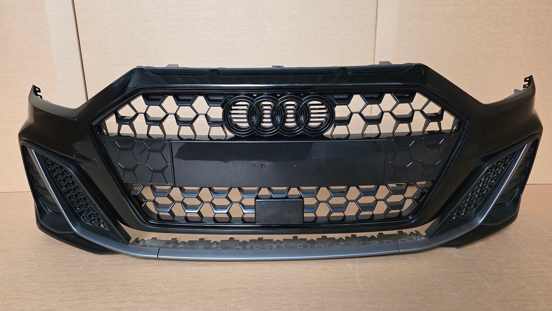 Voorbumper Audi A1 82A S-Line Origineel SLINE L Y9T BUMPER, Autos : Pièces & Accessoires, -, Origine de la pièce connue, Audi