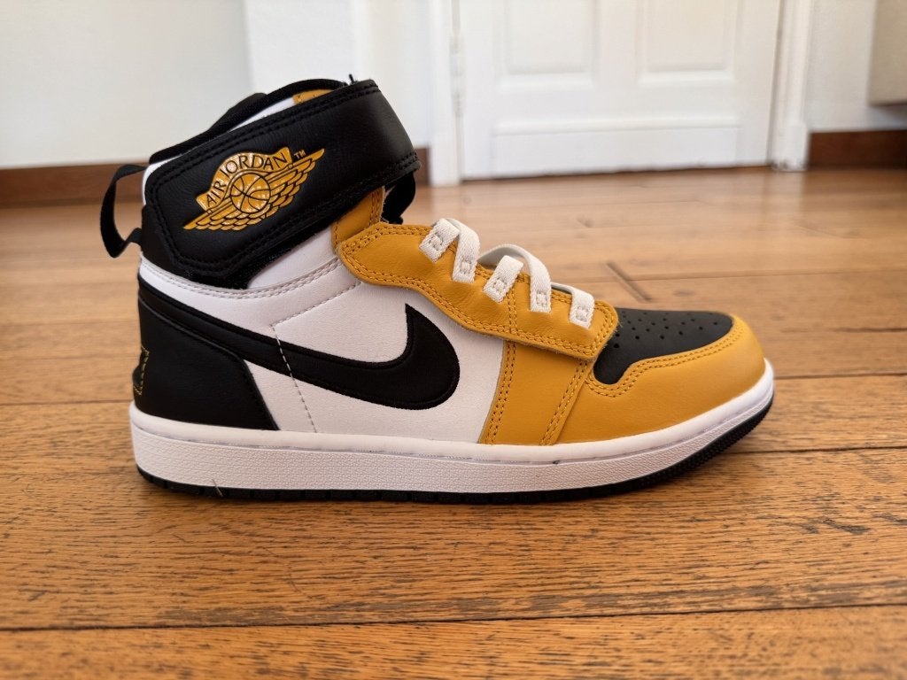 Nieuwe Air Jordan 1 High FlyEase Yellow Ochre maat 40, Ophalen, NIKE, Schoenen, Nieuw