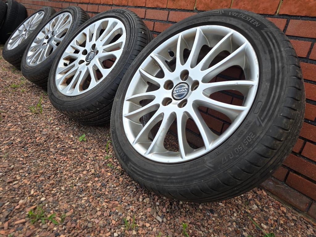 4 goede 17'' banden VREDESTEIN  205 50 r17 met volvo velgen, Auto-onderdelen, Ophalen, 17 inch, 205 mm, Band(en)