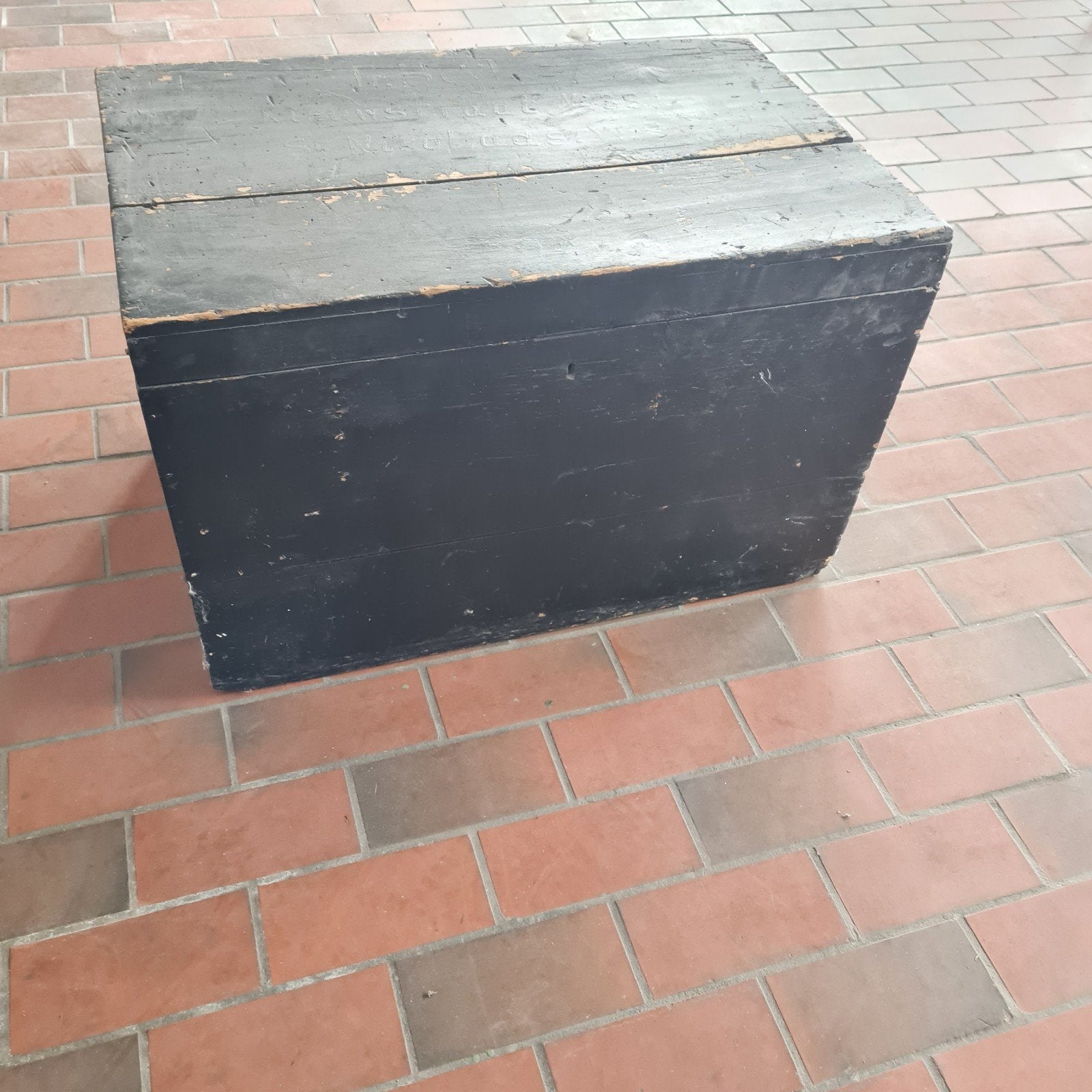 oude houten zwarte reiskoffer, Enlèvement