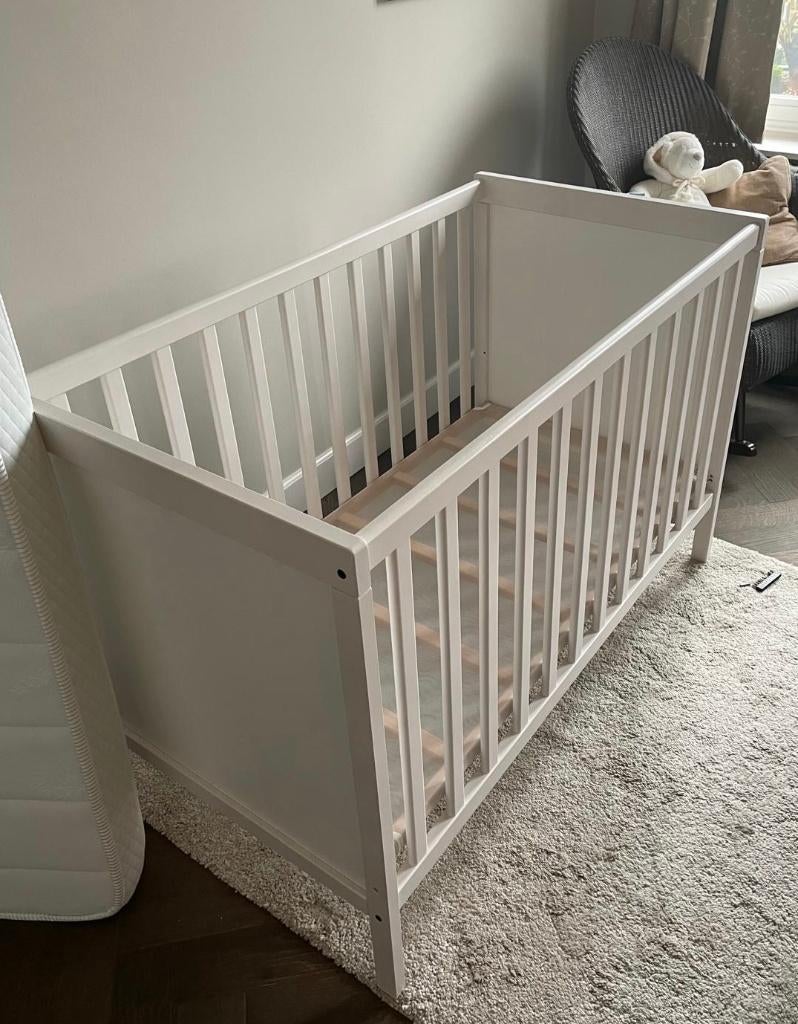 Babybed 60x120cm Ikea, Kinderen en Baby's, Babywiegjes en Ledikanten, Zo goed als nieuw, Ledikant, Ophalen