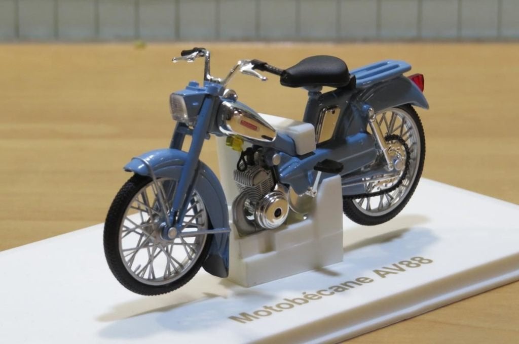 Motobecane AV88 brommer 1:18, Enlèvement ou Envoi, Neuf, Moteur, Autres marques