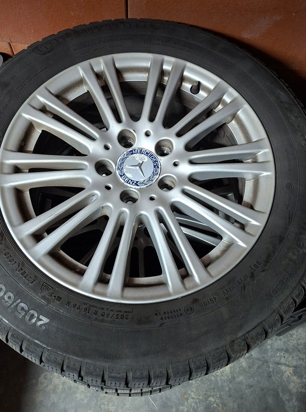 Pneus d'hiver sur jantes Mercedes en aluminium, Enlèvement, Pneus hiver, Jante(s)