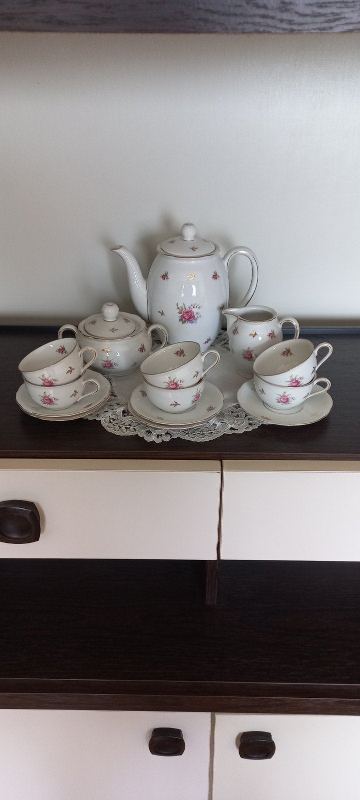 Vintage theeservies met bloemendecoratie, Ophalen