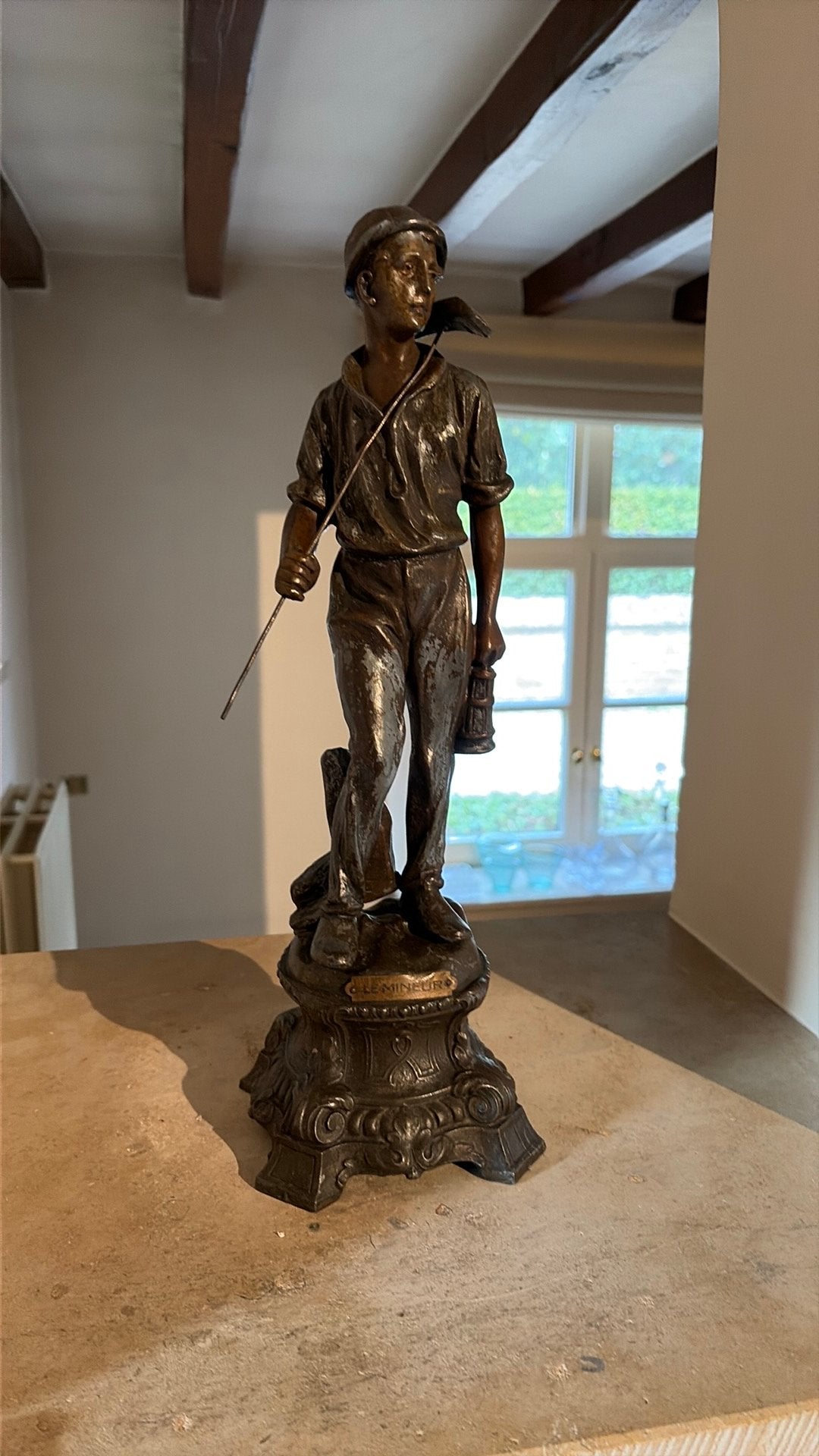 Beeld Le Mineur, Enlèvement, Statue