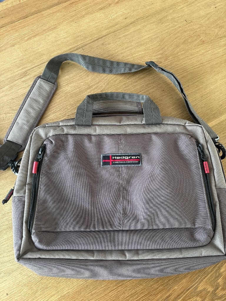 Nieuwe laptop tas, Computers en Software, Groen, Nieuw, Ophalen of Verzenden, Tabletvak