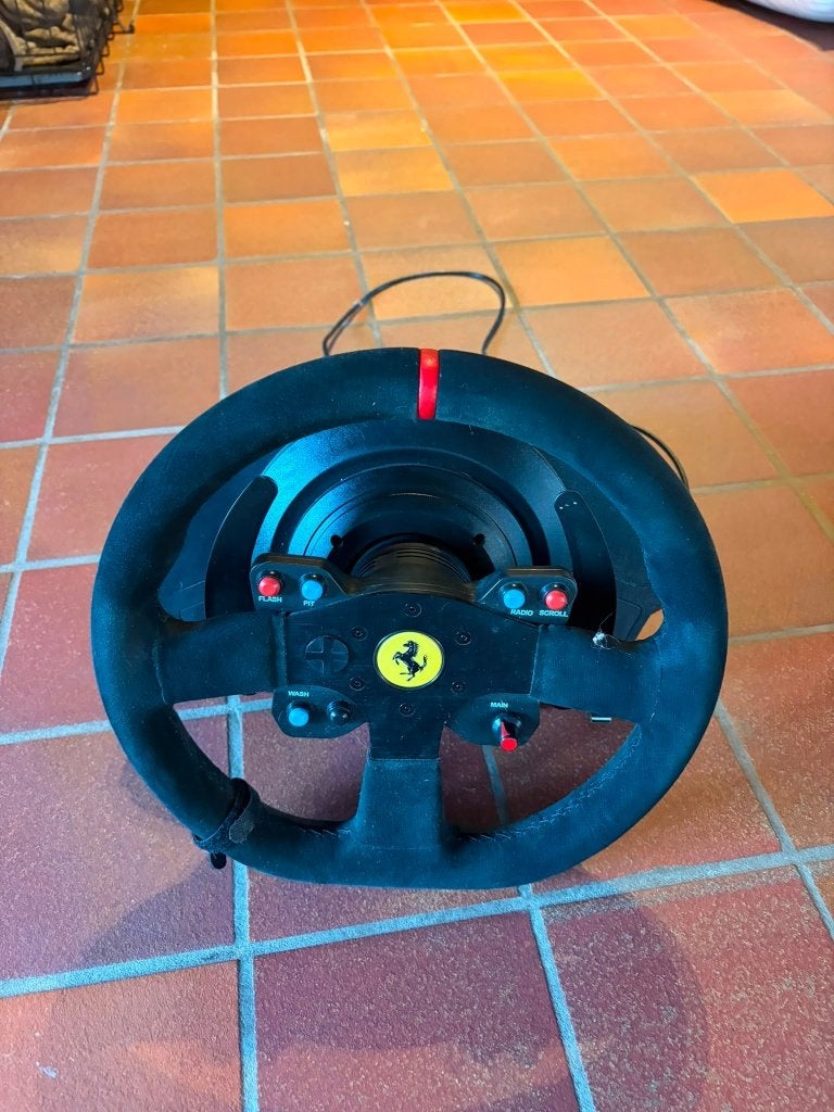 Thrustmaster T300 Servo Base Ferrari + T3PA Pedalenset, Enlèvement, Utilisé, Volant ou Pédales, PlayStation 3