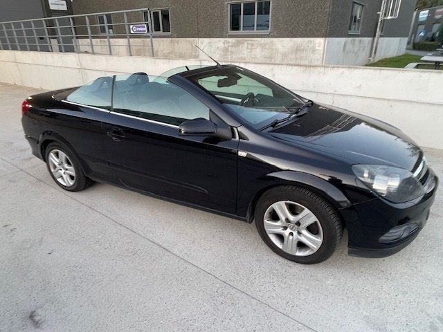 Opel Astra  110kw cabrio, Auto's, Opel, Voorwielaandrijving, Stof, Cabriolet, Zwart