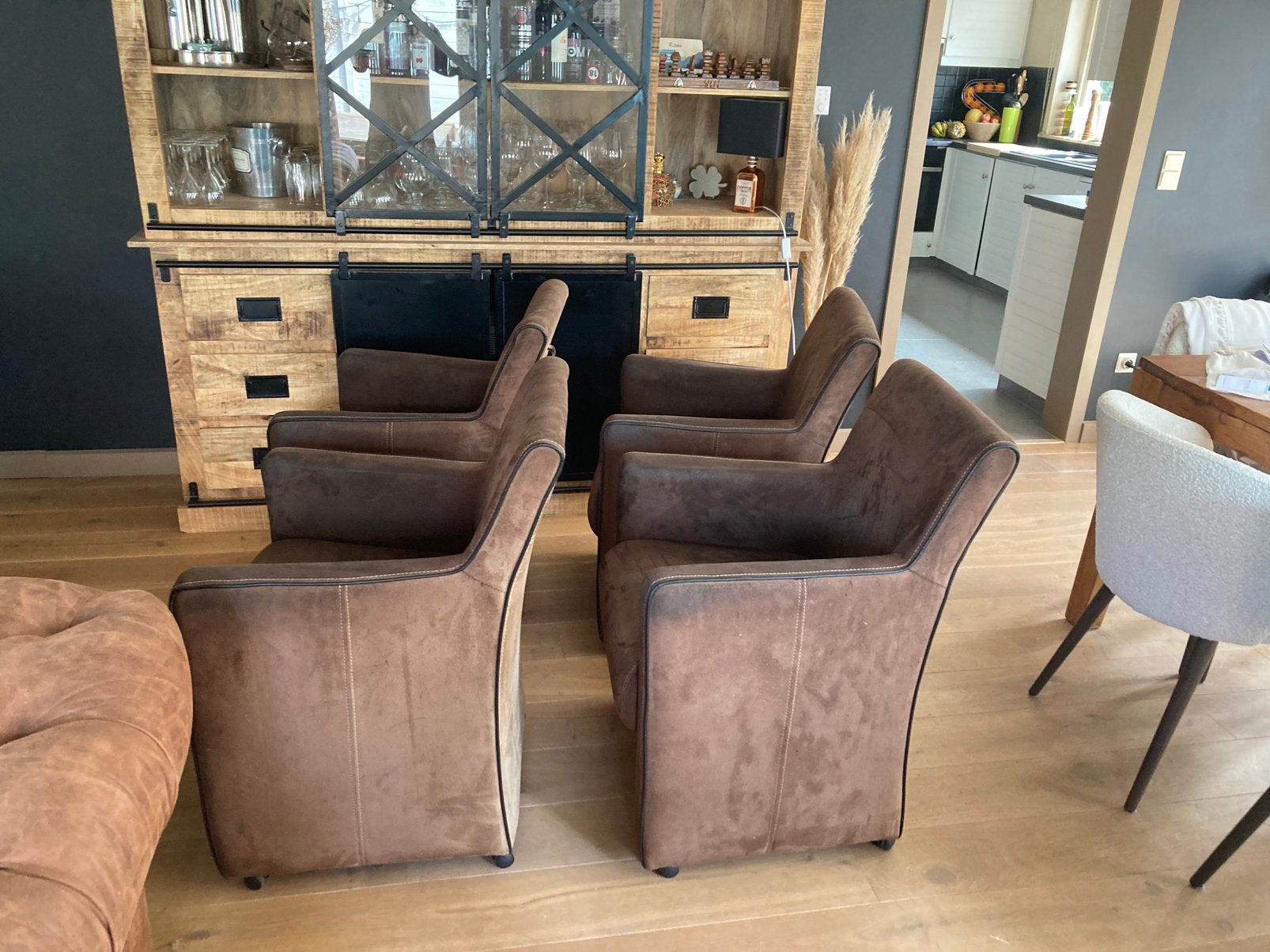 4(+2 Gratis) daim eetkamerstoelen op wieltjes, Ophalen, Gebruikt, Bruin, Leer