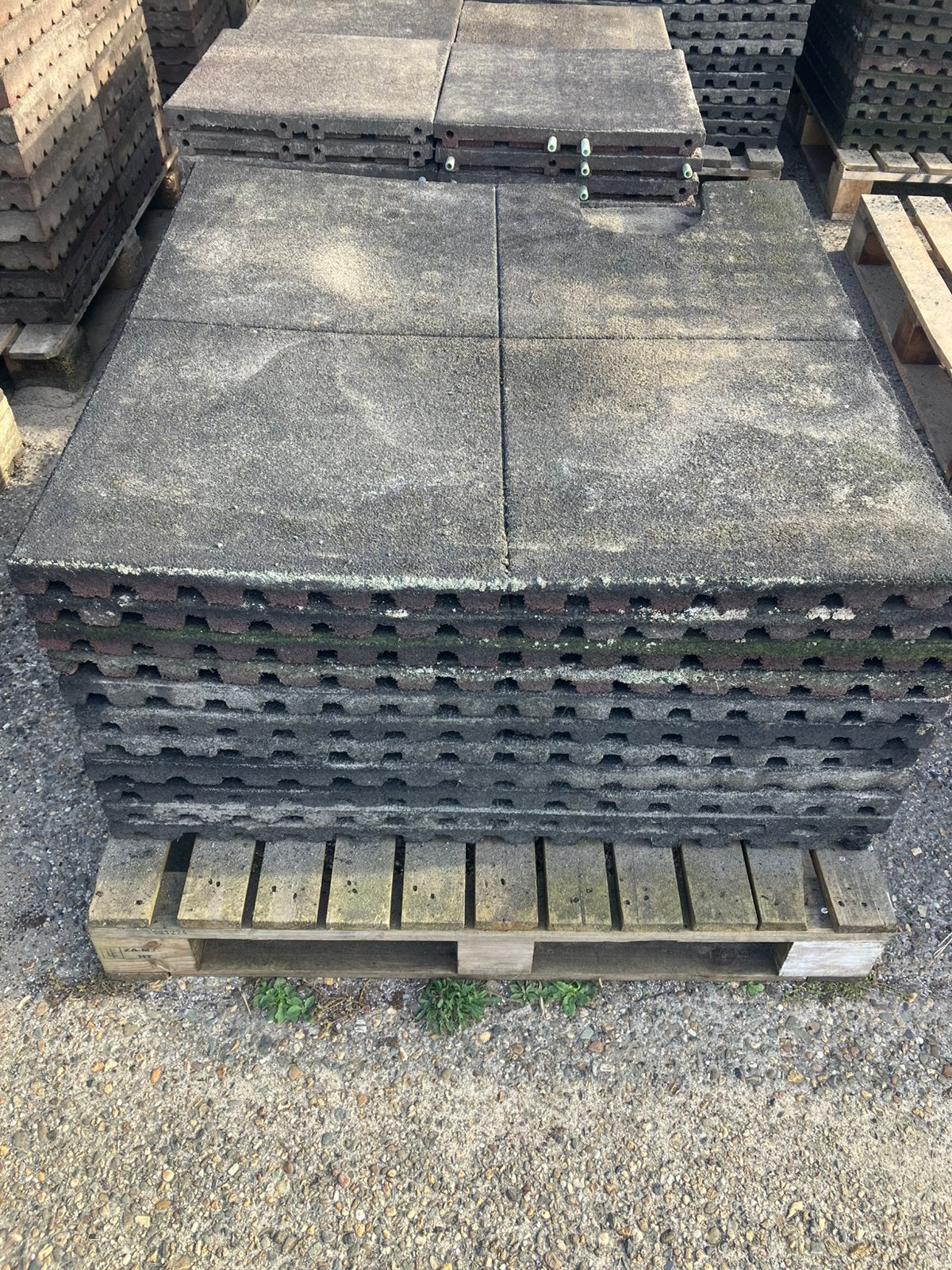 11 vochtdoorlatende rubberen matten 100x100x4,5cm, Dieren en Toebehoren