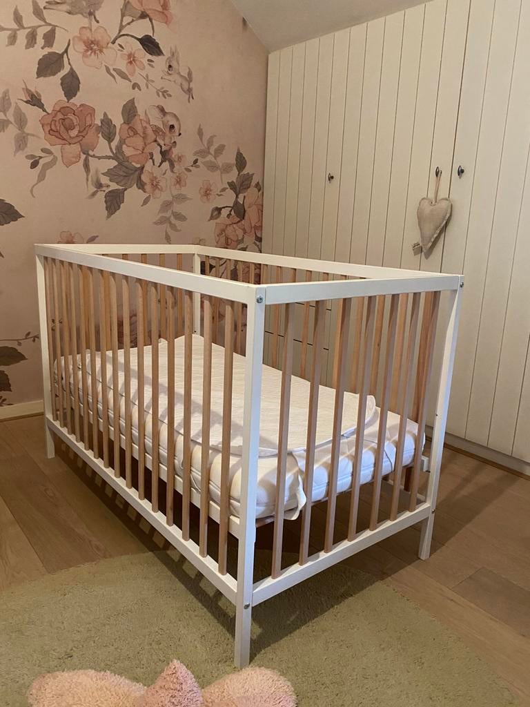 Ledikant/babybed Petite Amélie 120x60cm, Kinderen en Baby's, Ophalen, Zo goed als nieuw