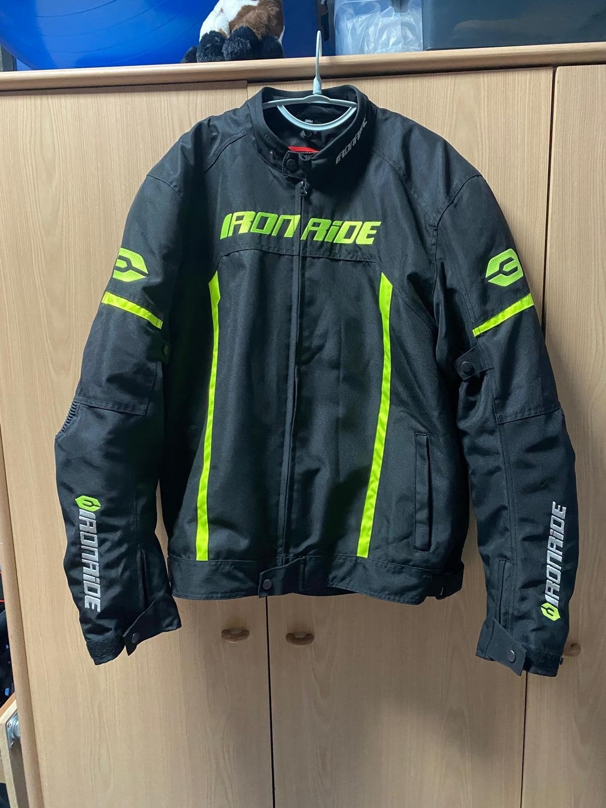 Sportieve motorjas, Ophalen
