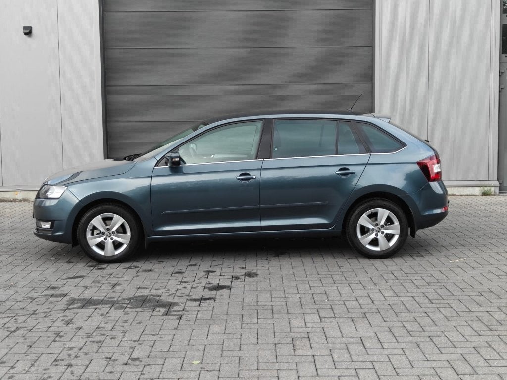 Skoda Rapid benzine 9.000km!!, Auto's, Voorwielaandrijving, Dealer onderhouden, Stof, Bedrijf