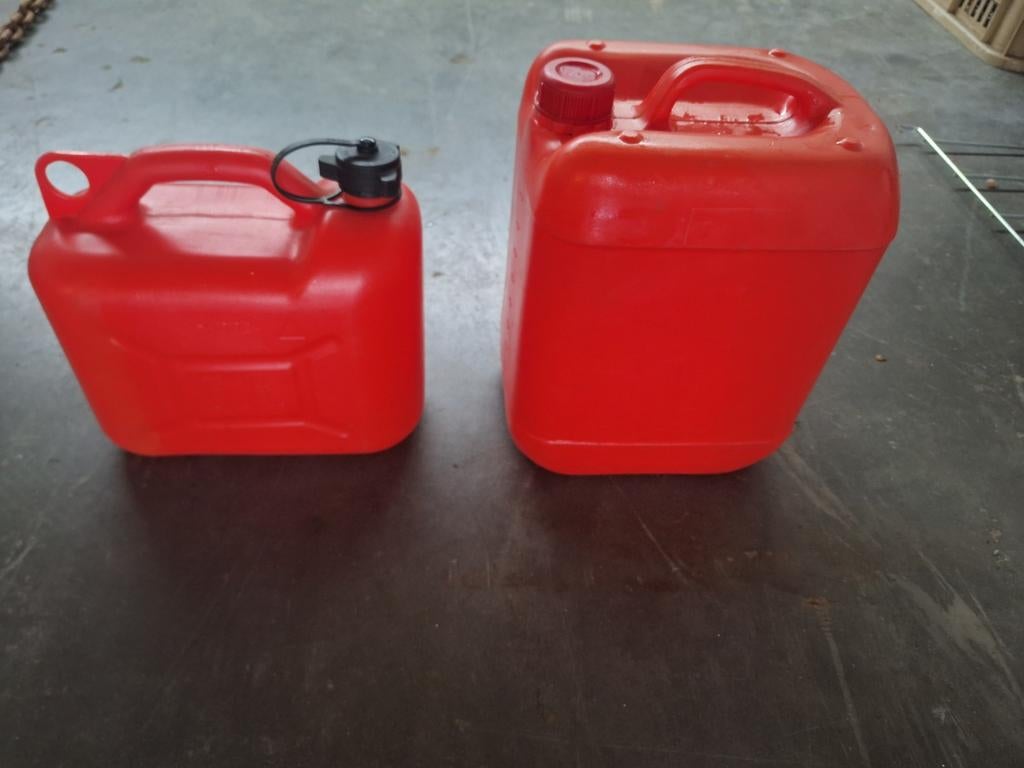 Jerrycans, Ophalen