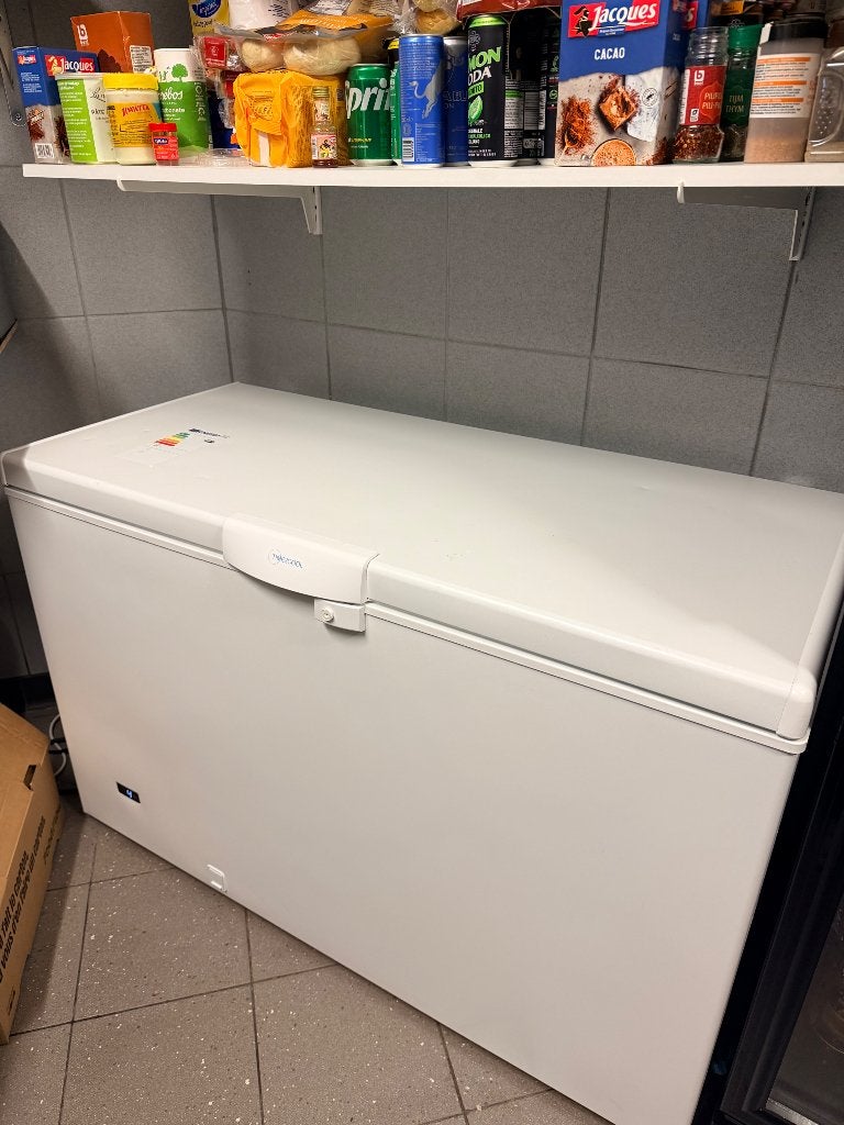 T2C koelkist, Elektronische apparatuur, Zonder vriesvak, 200 liter of meer, 60 cm of meer, Zo goed als nieuw