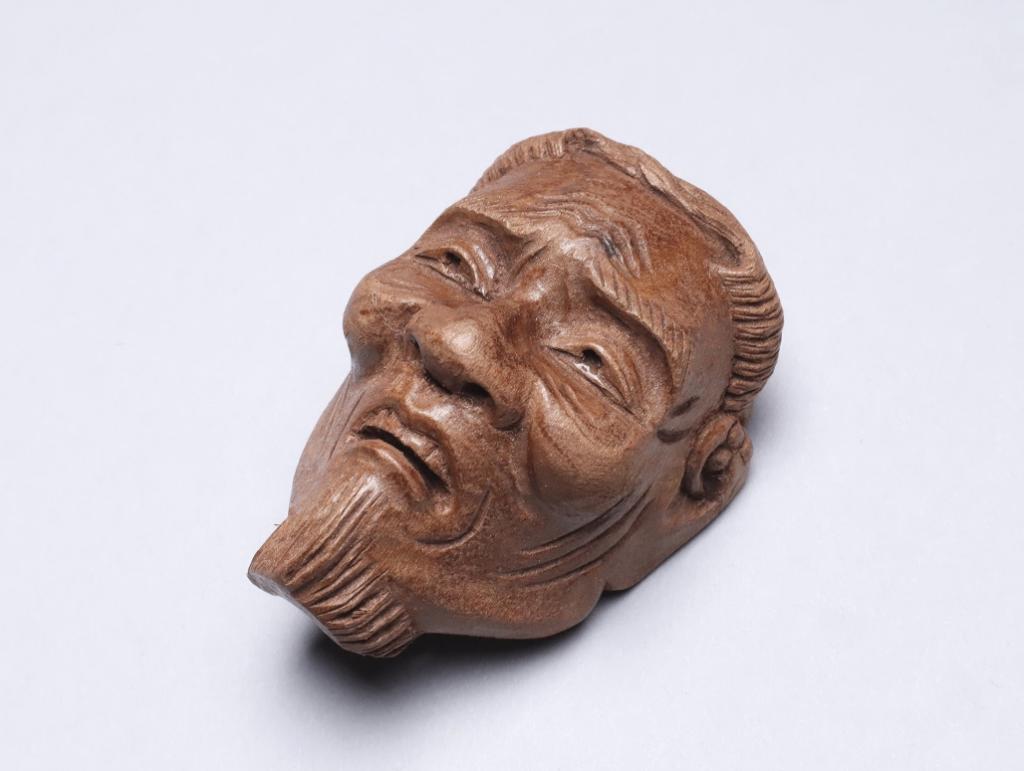 Netsuke — Noh-mask Shiwajo (Vieil homme) de Tomohisa, Enlèvement ou Envoi