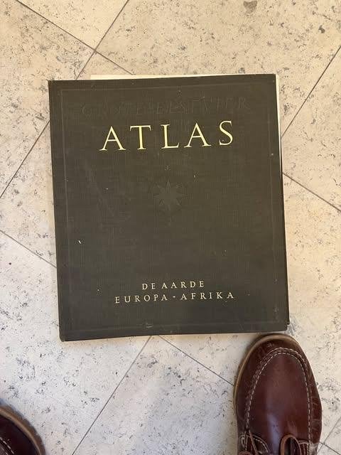grote Elsevier atlas de aarde Europa Afrika, Boeken, Atlassen en Landkaarten, Ophalen of Verzenden