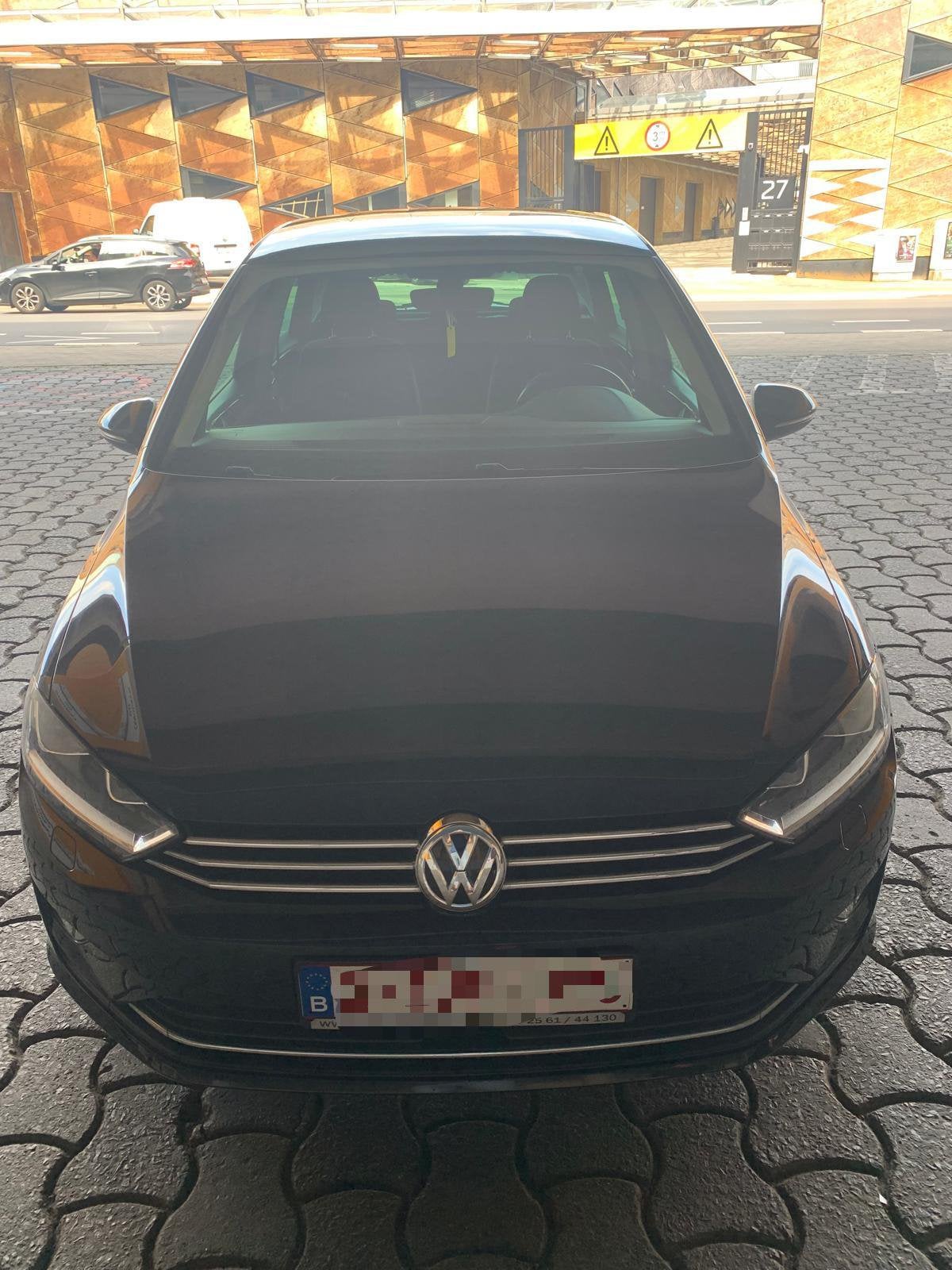 VW GOLF 7 SPORTVAN moteur 1.6, Auto's, Volkswagen, Stof, Zwart, 5 deurs, Golf