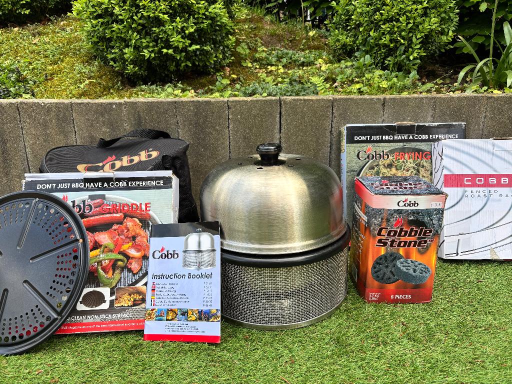 Cobb BBQ met verschillende accessoires (zie beschrijving), Ophalen, Gebruikt