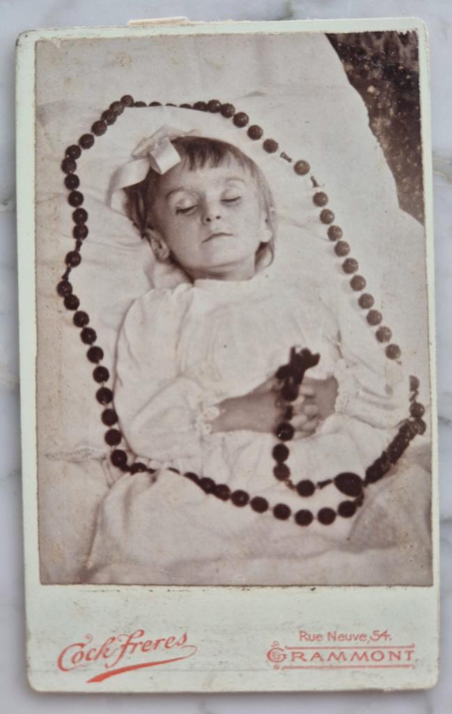 Curiosité - portrait funéraire d’une fillette - début XXe, Antiquités & Art, Curiosités & Brocante, Enlèvement ou Envoi