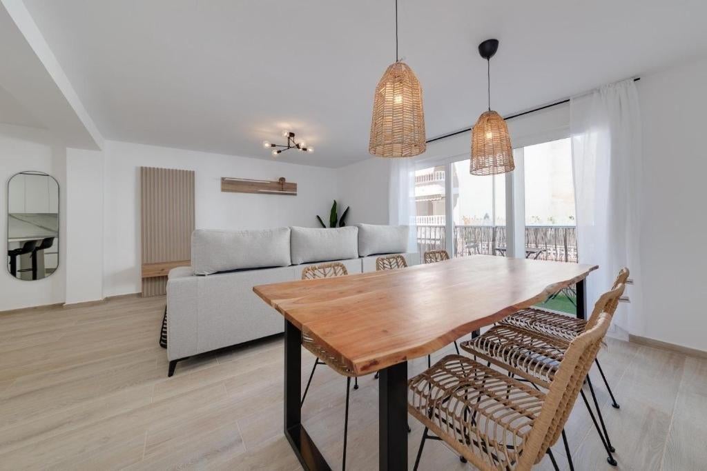 Gerenoveerd appartement 104 m2 in Torrevieja, Torrevieja, Spanje, 3 kamers, 104 m²